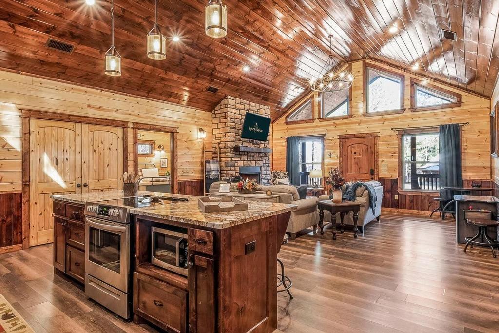 Large Luxury 2Br Cabin W Hot Tub Double Trouble Was Designed For Fun Comfort And Memories Minutes From Buzzling Hochatown And Beautiful Beaver Bend State Park Broken Bow Exterior photo
