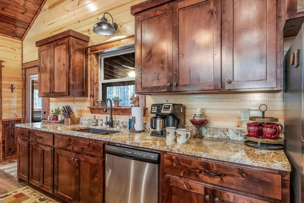 Large Luxury 2Br Cabin W Hot Tub Double Trouble Was Designed For Fun Comfort And Memories Minutes From Buzzling Hochatown And Beautiful Beaver Bend State Park Broken Bow Exterior photo