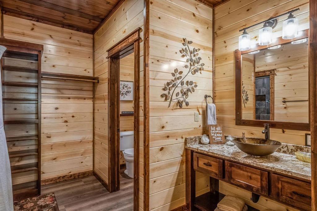 Large Luxury 2Br Cabin W Hot Tub Double Trouble Was Designed For Fun Comfort And Memories Minutes From Buzzling Hochatown And Beautiful Beaver Bend State Park Broken Bow Exterior photo