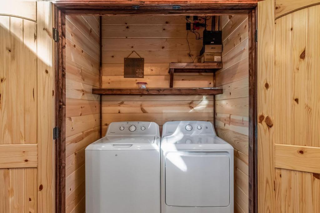 Large Luxury 2Br Cabin W Hot Tub Double Trouble Was Designed For Fun Comfort And Memories Minutes From Buzzling Hochatown And Beautiful Beaver Bend State Park Broken Bow Exterior photo