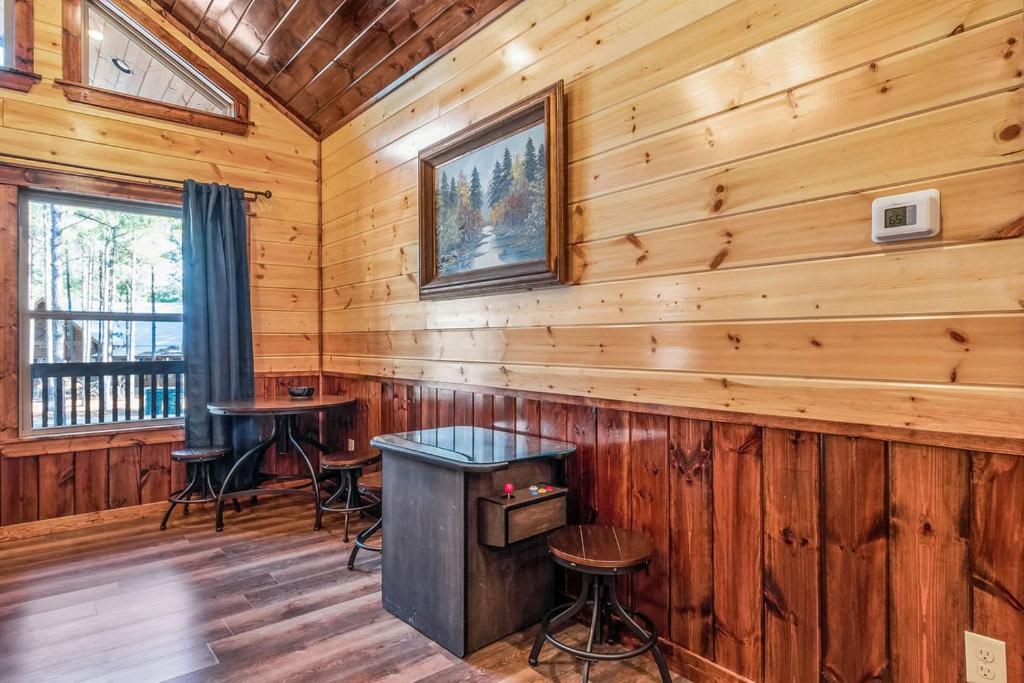 Large Luxury 2Br Cabin W Hot Tub Double Trouble Was Designed For Fun Comfort And Memories Minutes From Buzzling Hochatown And Beautiful Beaver Bend State Park Broken Bow Exterior photo