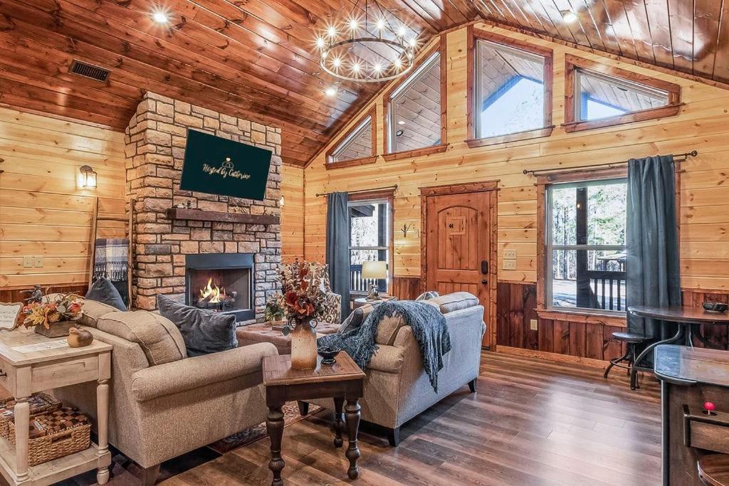 Large Luxury 2Br Cabin W Hot Tub Double Trouble Was Designed For Fun Comfort And Memories Minutes From Buzzling Hochatown And Beautiful Beaver Bend State Park Broken Bow Exterior photo