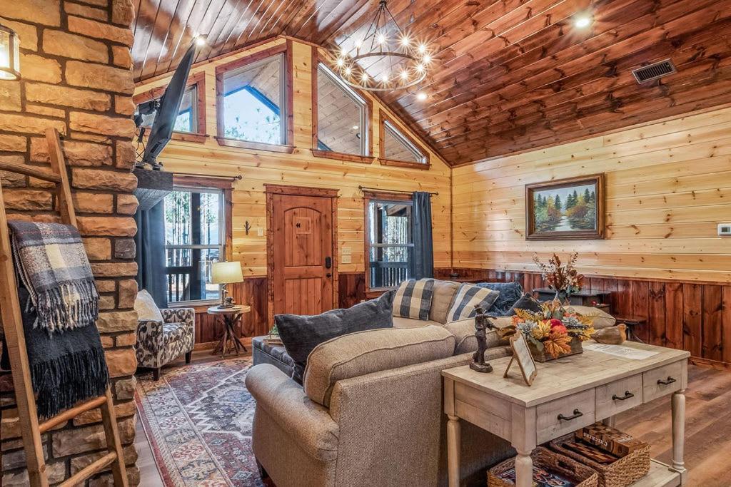 Large Luxury 2Br Cabin W Hot Tub Double Trouble Was Designed For Fun Comfort And Memories Minutes From Buzzling Hochatown And Beautiful Beaver Bend State Park Broken Bow Exterior photo