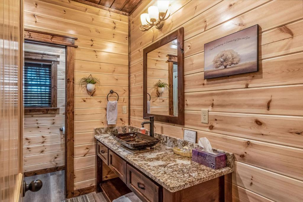 Large Luxury 2Br Cabin W Hot Tub Double Trouble Was Designed For Fun Comfort And Memories Minutes From Buzzling Hochatown And Beautiful Beaver Bend State Park Broken Bow Exterior photo