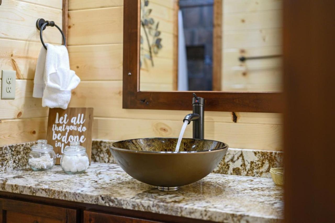 Large Luxury 2Br Cabin W Hot Tub Double Trouble Was Designed For Fun Comfort And Memories Minutes From Buzzling Hochatown And Beautiful Beaver Bend State Park Broken Bow Exterior photo