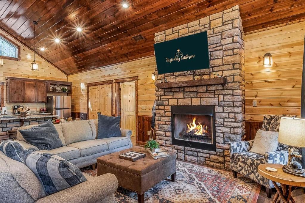 Large Luxury 2Br Cabin W Hot Tub Double Trouble Was Designed For Fun Comfort And Memories Minutes From Buzzling Hochatown And Beautiful Beaver Bend State Park Broken Bow Exterior photo